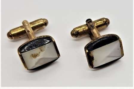 Pair of mother of pearl gent`s cufflinks as per photo