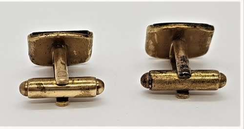 Pair of mother of pearl gent`s cufflinks as per photo