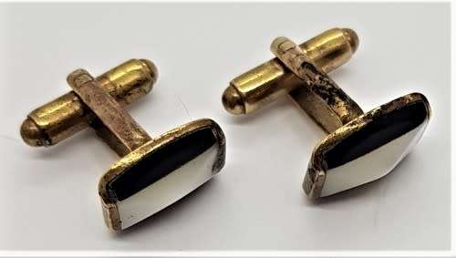 Pair of mother of pearl gent`s cufflinks as per photo
