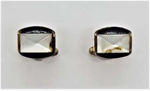Pair of mother of pearl gent`s cufflinks as per photo