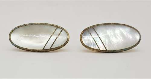 Pair of mother of pearl gent`s cufflinks as per photo