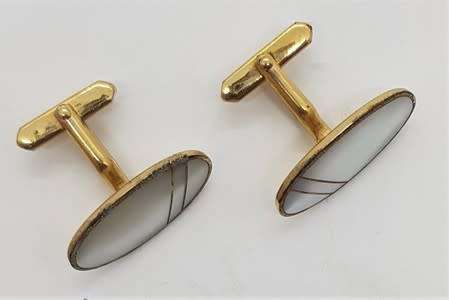 Pair of mother of pearl gent`s cufflinks as per photo