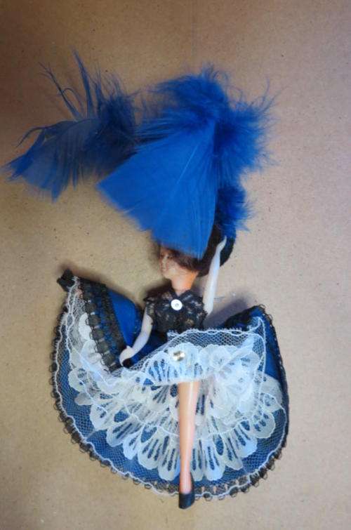 Laaverlie dancing doll at CRAZY R1 START