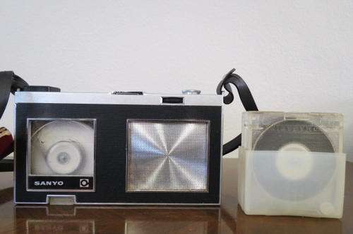 Sanyo small reel tape recorder old type with 2 tapes as per photo