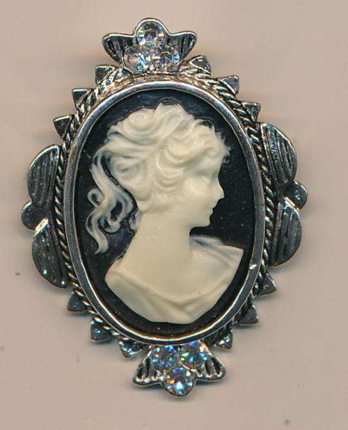 Black and white Cameo pendant as per scan