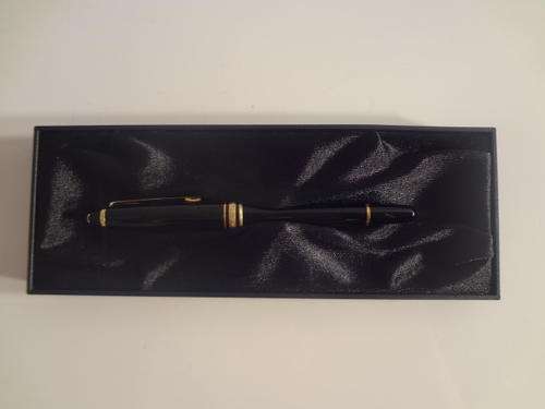 Mont Blanc Meisterstruck 14k gold fountain pen, 4810 in box, writing as per scan