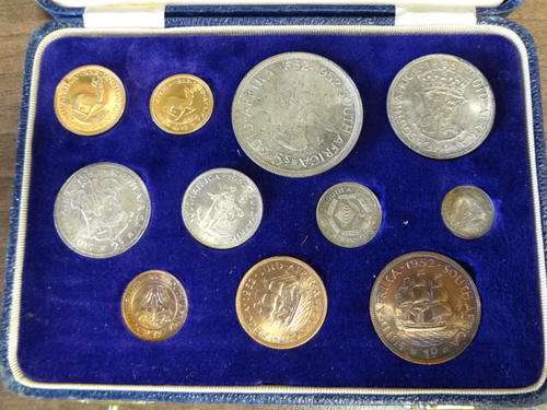 1952 Long proof set with gold coins in presentation box as per photo