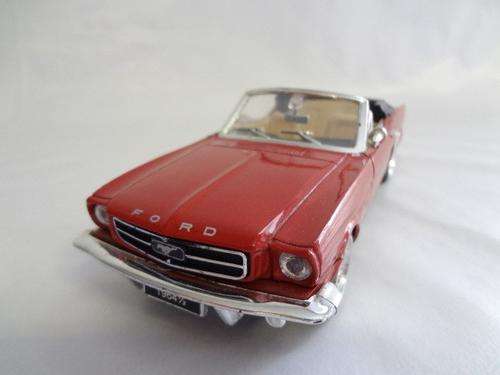 Ford Mustang model car - 17 x 6cm - as per photo