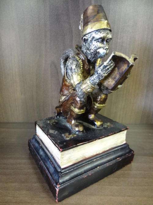 Reading monkey statue - 21cm - as per photo