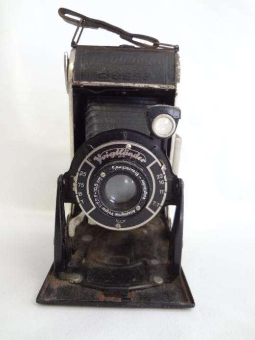 Viogtlander fold open camera in leather pouch - as per photo