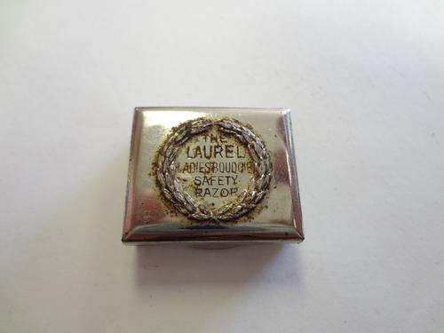 The Laurel miniature safety razor in tin - as per photo
