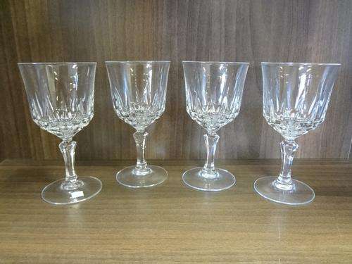 Lot of 4 wine glasses - as per photo