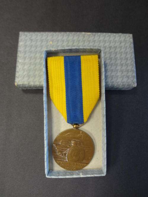 Commerative Veterans medal for Combatants of the Somme 1914-1918 and 19140 as per scan