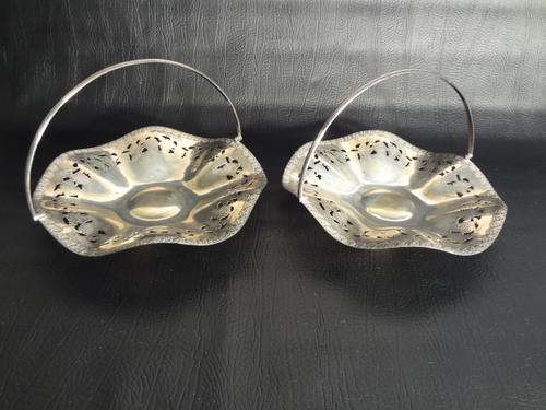 Pair of silver plated sweet dishes - @ CRAZY R1 start
