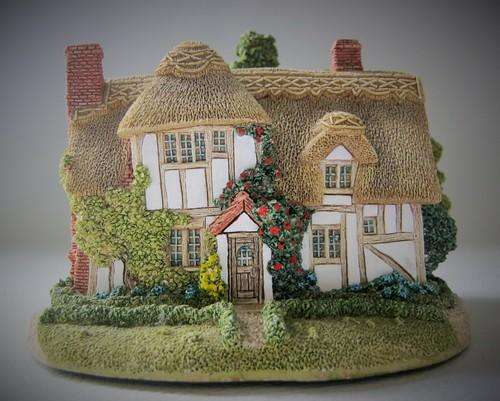 Lilliput Lane Ornament made in England - @ CRAZY R1 start