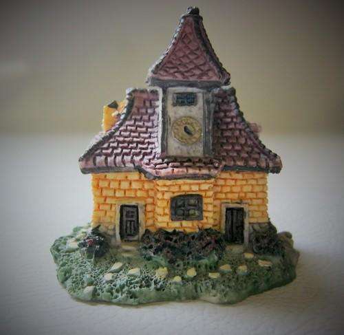 HP House Figurine - as pere photo