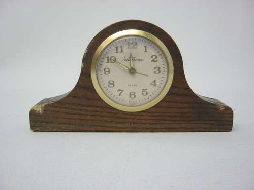 Vintage Seth Thomas miniature mantle clock, case has some damage - a per photo