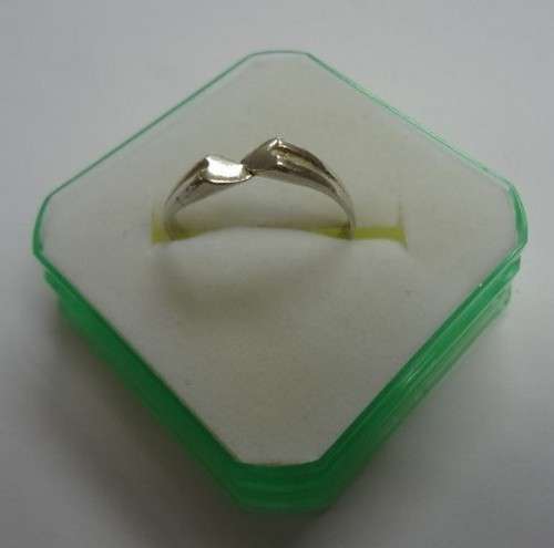 Silver ring - "R"1.4g- as per photo