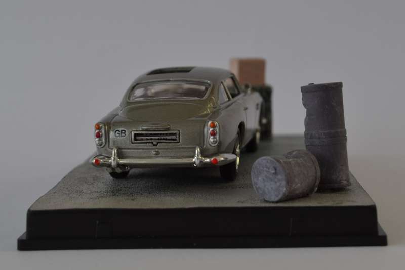 James Bond 007 Asto Martin DB5 - Goldfinger Model Car Scale 1:43 as per photo