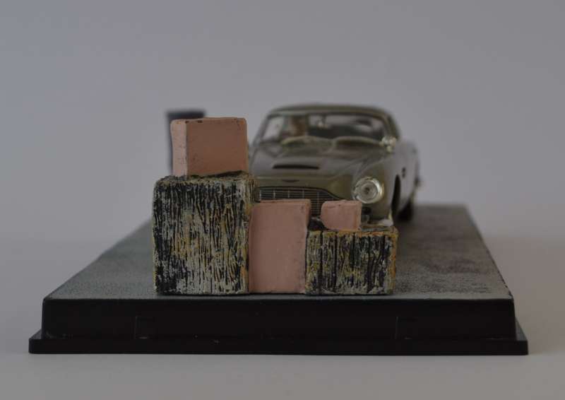 James Bond 007 Asto Martin DB5 - Goldfinger Model Car Scale 1:43 as per photo