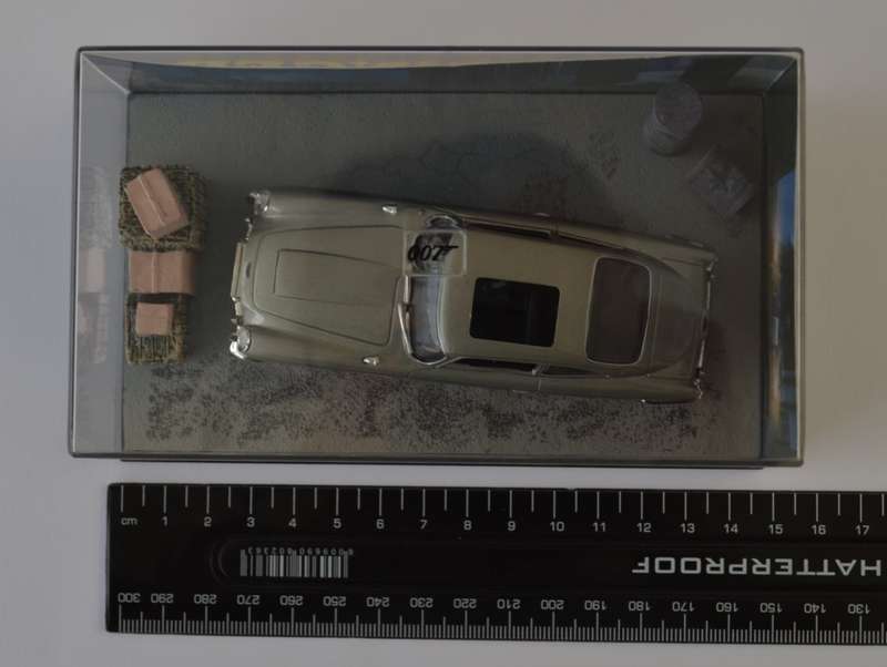 James Bond 007 Asto Martin DB5 - Goldfinger Model Car Scale 1:43 as per photo