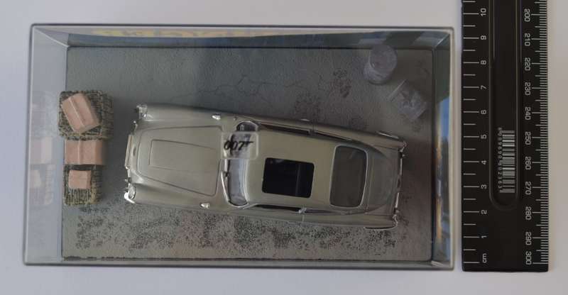 James Bond 007 Asto Martin DB5 - Goldfinger Model Car Scale 1:43 as per photo