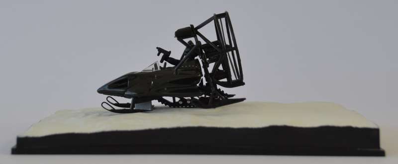 James Bond 007 Parahawk - The World Is Not Enough Model Car Scale 1:64 as per photo