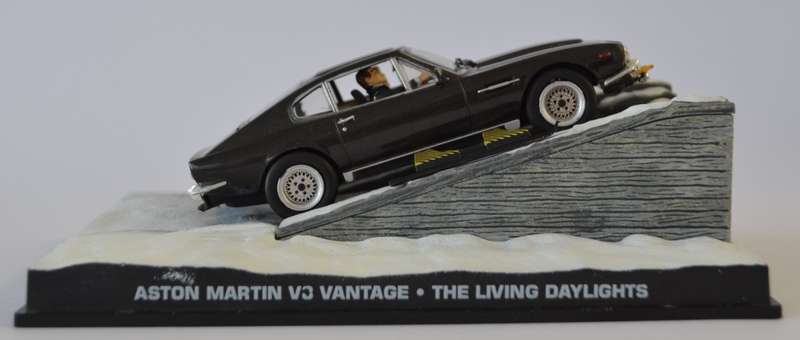 James Bond 007 Aston Martin V8 Vantage - The Living Daylights Model Car Scale 1:43 as per photo