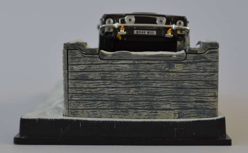 James Bond 007 Aston Martin V8 Vantage - The Living Daylights Model Car Scale 1:43 as per photo