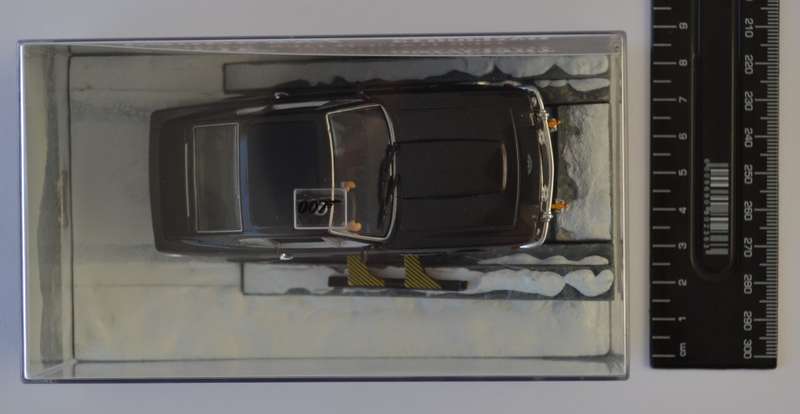 James Bond 007 Aston Martin V8 Vantage - The Living Daylights Model Car Scale 1:43 as per photo