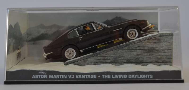 James Bond 007 Aston Martin V8 Vantage - The Living Daylights Model Car Scale 1:43 as per photo