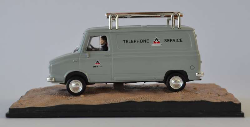 James Bond 007 Leyland Sherpa Van - For Your Eyes Only Model Car Scale 1:43 as per photo