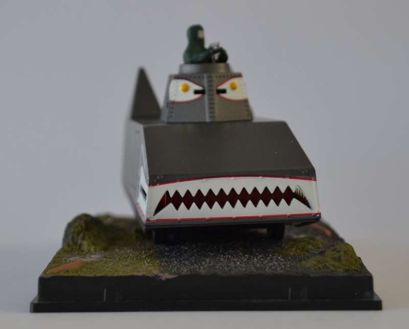 James Bond 007 Dragon Tank - Dr No Model Car Scale 1:43 as per photo