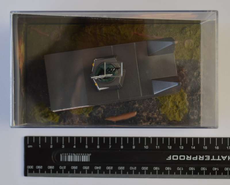 James Bond 007 Dragon Tank - Dr No Model Car Scale 1:43 as per photo