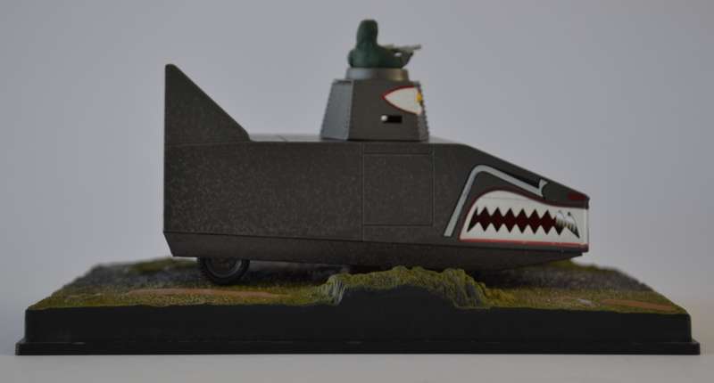 James Bond 007 Dragon Tank - Dr No Model Car Scale 1:43 as per photo