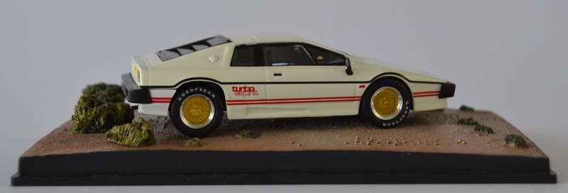 James Bond 007 Lotus Esprit Turbo - For Your Eyes Only Model Car Scale 1:43 as per photo
