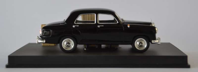 James Bond 007 Mercedes Benz 220S - Goldfinger Model Car Scale 1:43 as per photo
