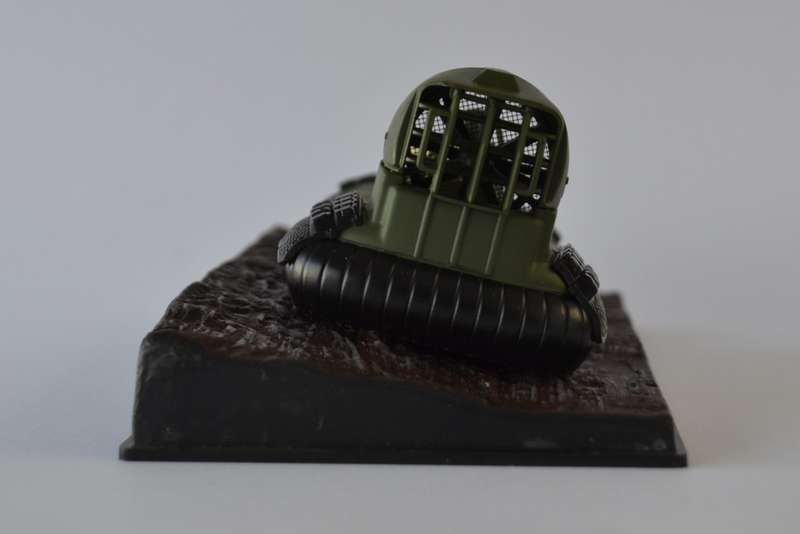 James Bond 007 Hovercraft - Die Another Day Model Car Scale 1:43 as per photo