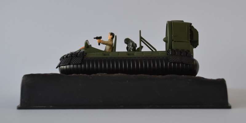 James Bond 007 Hovercraft - Die Another Day Model Car Scale 1:43 as per photo