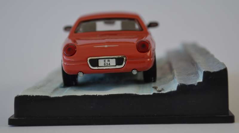 James Bond 007 Ford Thunderbird - Die Another Day Model Car Scale 1:43 as per photo
