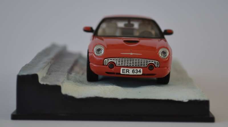 James Bond 007 Ford Thunderbird - Die Another Day Model Car Scale 1:43 as per photo