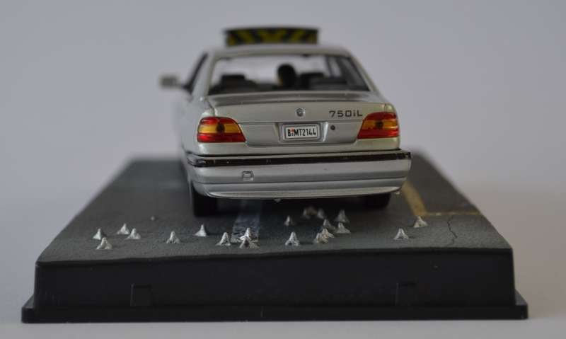James Bond 007 BMW 750iL - Tomorrow Never Dies Model Car Scale 1:43 as per photo