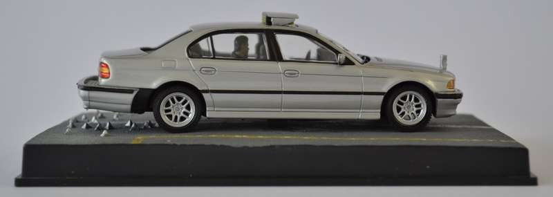 James Bond 007 BMW 750iL - Tomorrow Never Dies Model Car Scale 1:43 as per photo