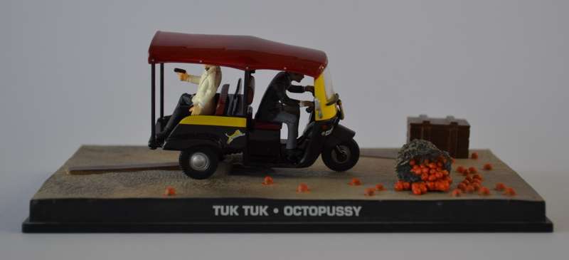 James Bond 007 Tuk Tuk - Octopussy Model Car Scale 1:64 as per photo
