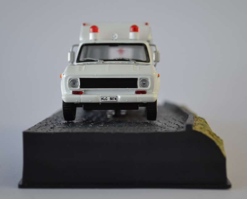 James Bond 007 Chevrolet Ambulance - Moonraker Model Car Scale 1:32 as per photo