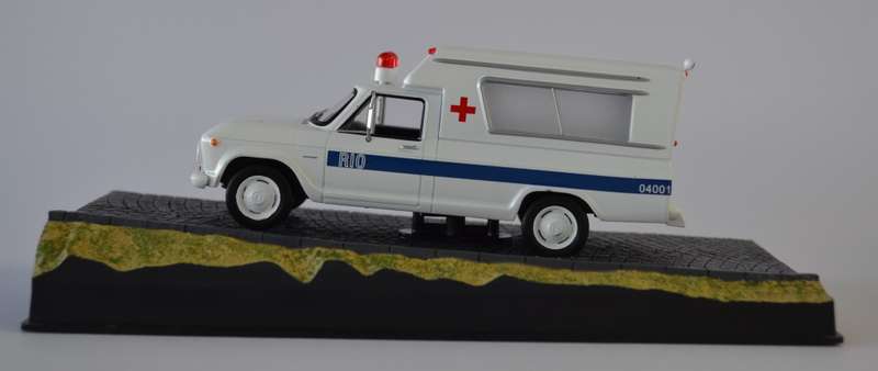 James Bond 007 Chevrolet Ambulance - Moonraker Model Car Scale 1:32 as per photo