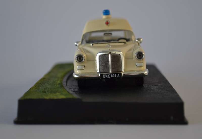 James Bond 007 Mercedes Benz Ambulance - Thunderball Model Car Scale 1:32 as per photo