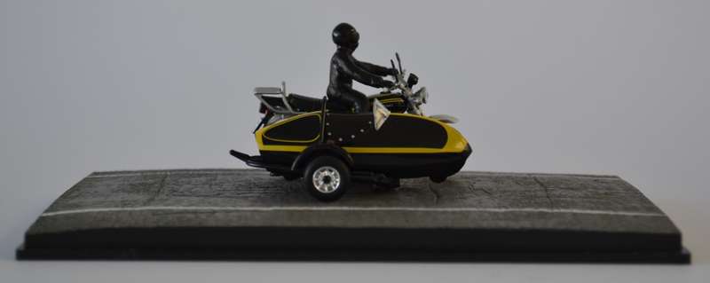 James Bond 007 Kawasaki Z900 with Sidecar-The Spy Who Loved Me Model Car 1:64 as per photo