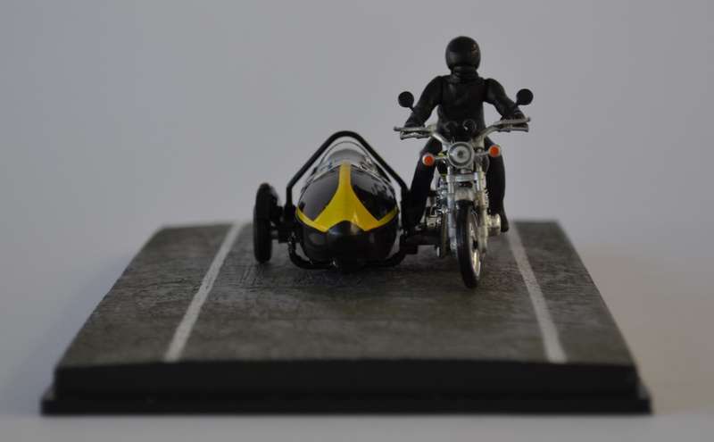 James Bond 007 Kawasaki Z900 with Sidecar-The Spy Who Loved Me Model Car 1:64 as per photo