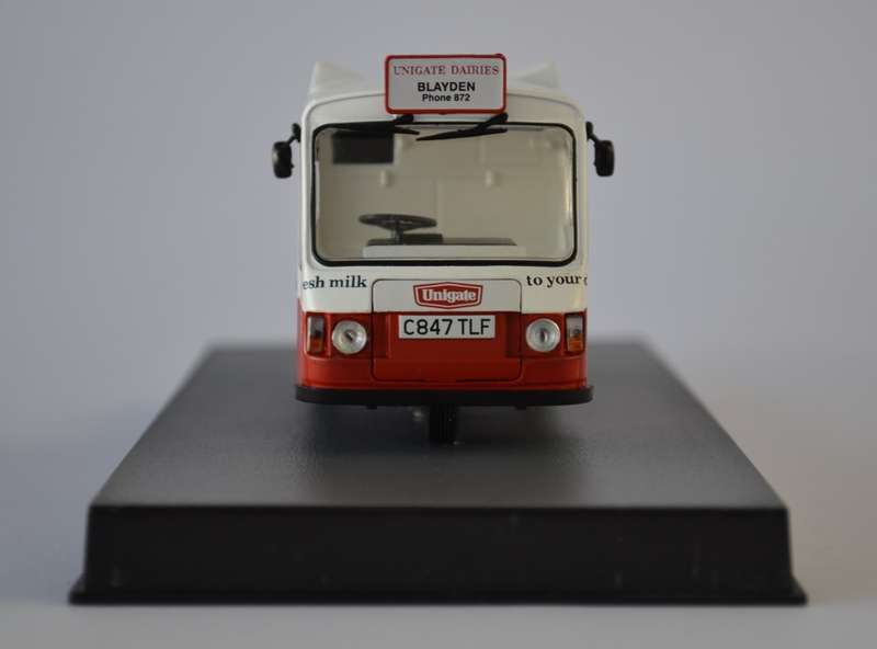 James Bond 007 Rangemaster - The Living Daylights Model Car Scale 1:32 as per photo